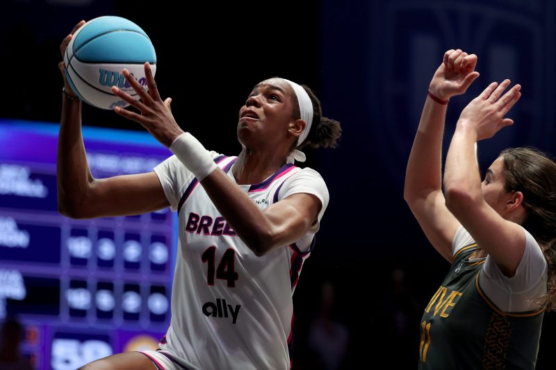 See the first dunk of the season in Unrivaled by Dominique Malonga